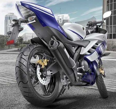 Yamaha R15 Tampak Belakang