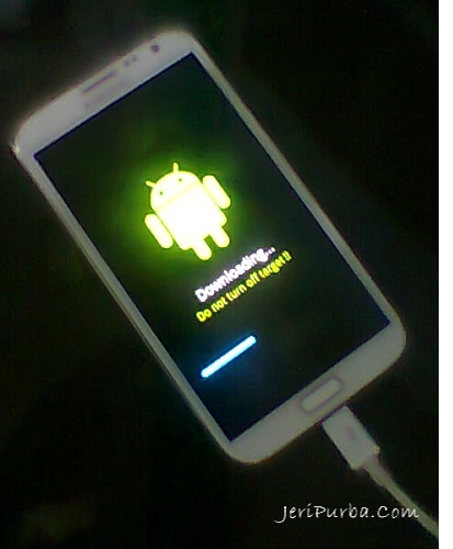 Proses Download Android Kitkat Di Layar Hp Samsung