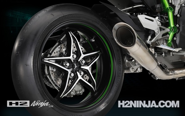 Ban Belakang dan Knalpot Ninja H2 2015