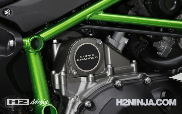 Mesin Supercharge Kawasaki Ninja H2 2015 Tampak Belakang