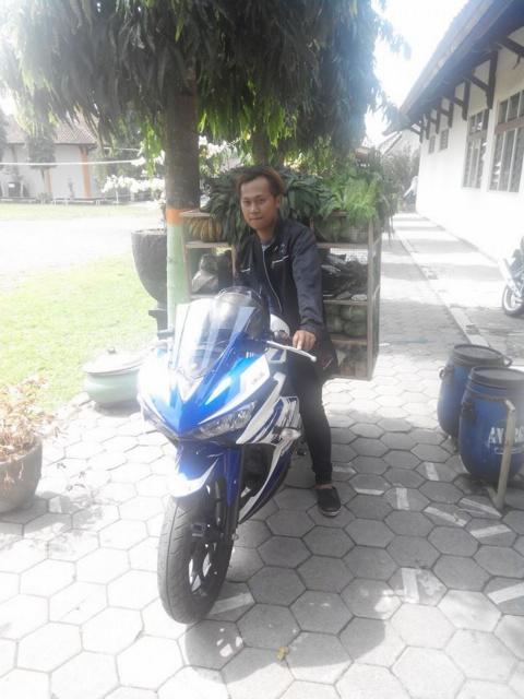 Pedagang Sayur Sekaligus Sang Pemilik Motor Yamaha YZF R25